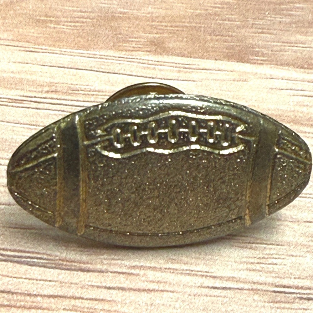 VTG Football‎ Gold Tone Letterman Jacket Sport Tie Tack Hat Lapel Stick Pin